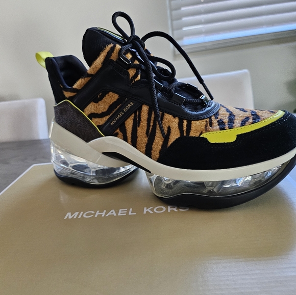 Michael Kors Olympia Tiger - Picture 3 of 8